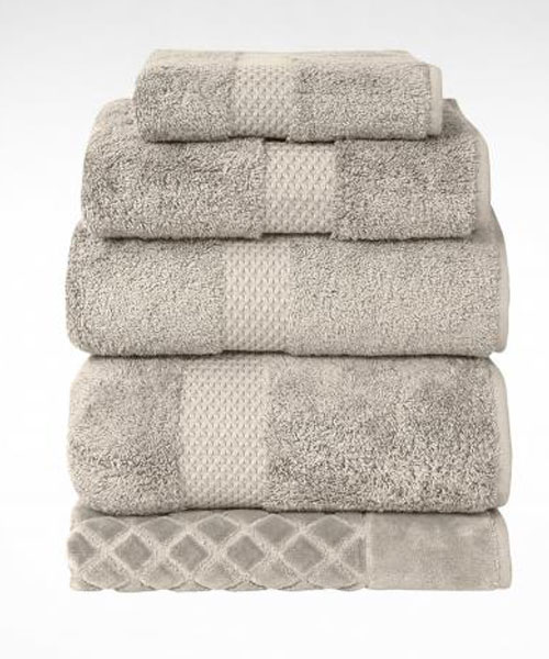 towels from Yves Delorme, etoile