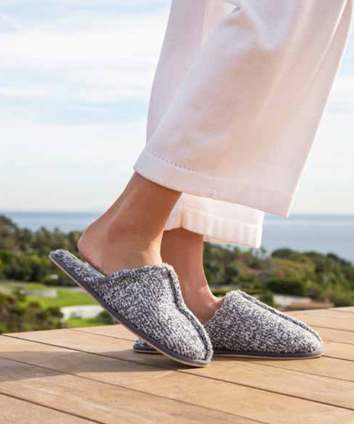Barefoot Dreams slippers image